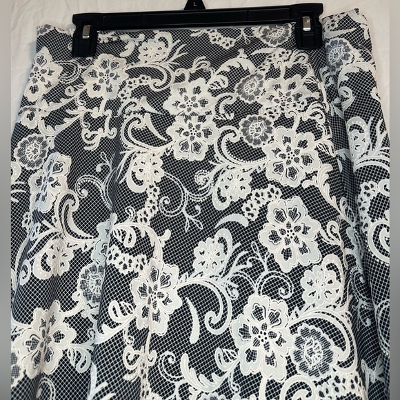 Ashley Blue Women’s Knee Length Skirt Size Large - Picture 3 of 10